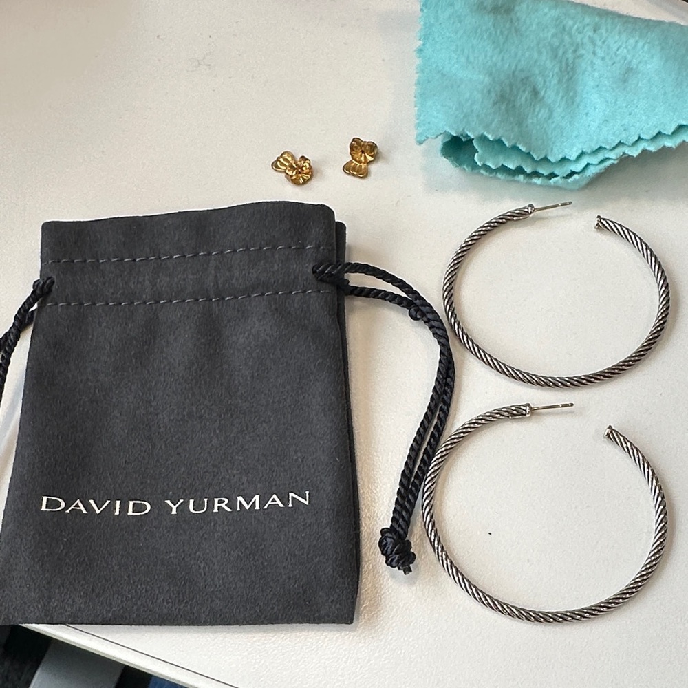 David Yurman Large Cable Oval Hoop Earrings 
Worn a few times
